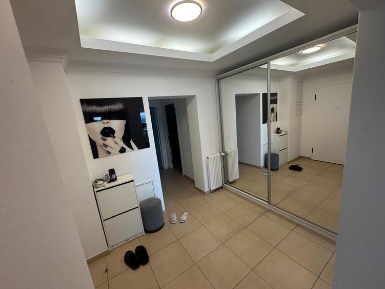 Apartament cu 3 camere decomandat în Floreasca