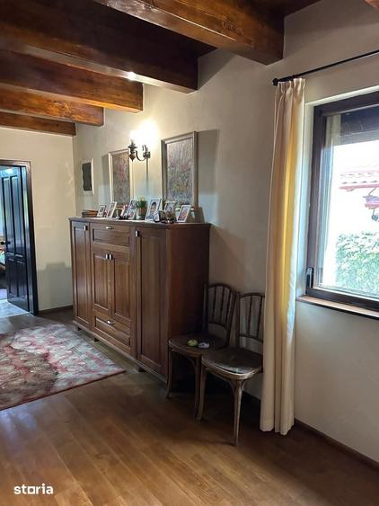 Casă cu 4 camere cu Teren 1700 Mp în Central