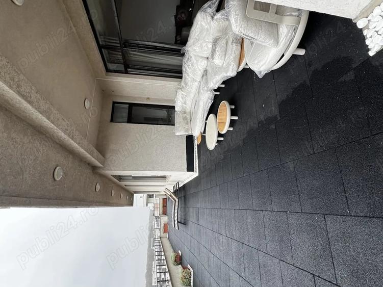 Apartament cu 5 camere decomandat, mobilat în Băneasa