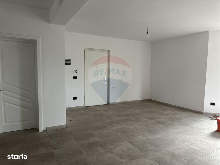 Casă cu 4 camere în Cotu Vameș