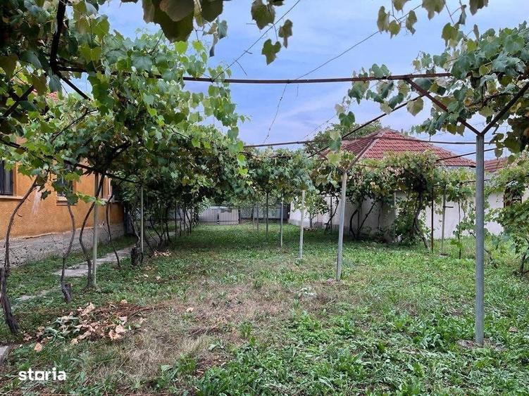 Casă cu 3 camere în Stănești