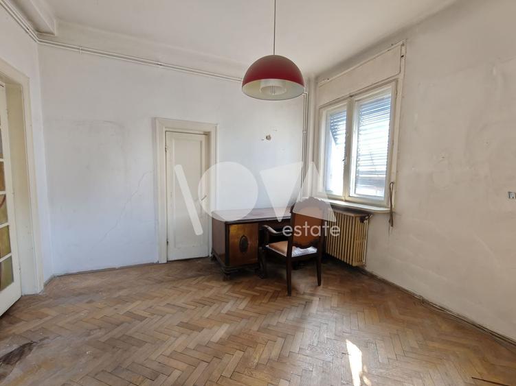 Apartament cu 3 camere semidecomandat în P-ța Sfântul Ștefan