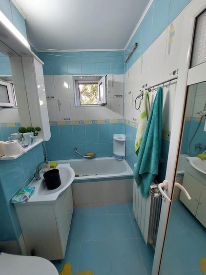 Apartament cu 3 camere decomandat în Est