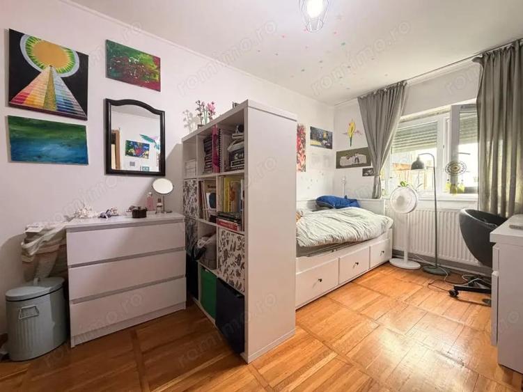Apartament cu 3 camere semidecomandat în Bucovina