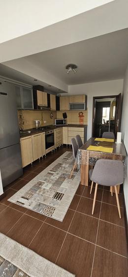 Apartament cu 3 camere semidecomandat în Mogoșoaia
