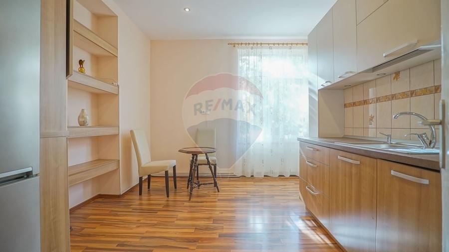 Apartament cu 3 camere semidecomandat, mobilat în Cetatea