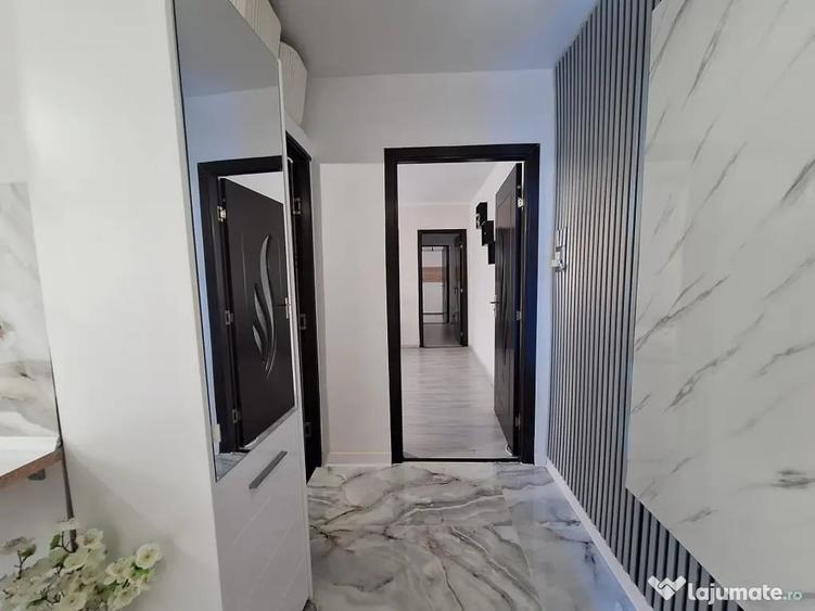 Apartament cu 3 camere semidecomandat în Central