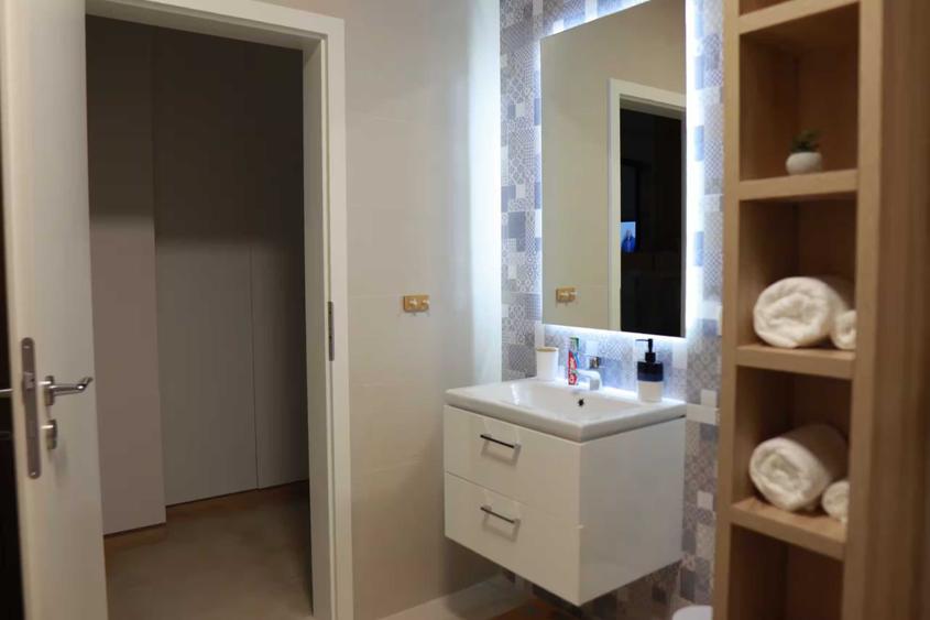 Apartament cu 2 camere semidecomandat în Aradului