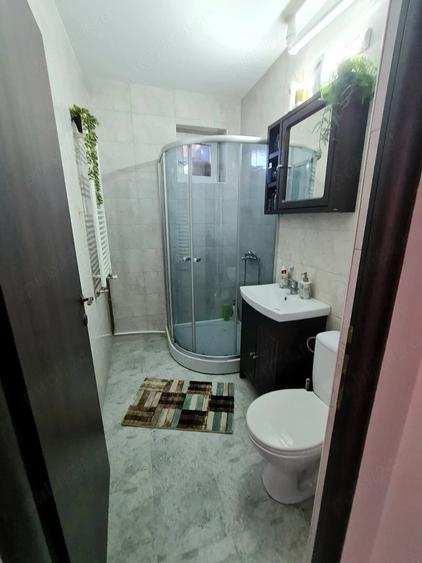 Apartament cu 2 camere semidecomandat în Traian