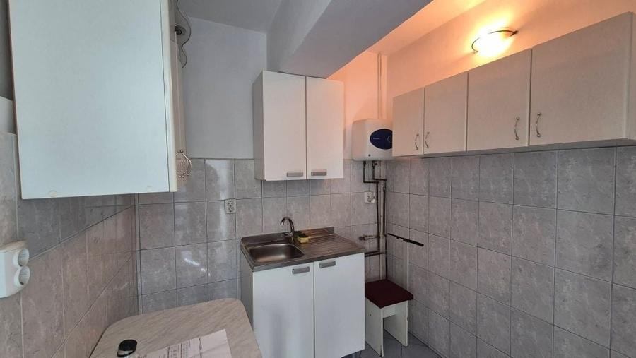 Garsonieră decomandată în Central