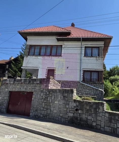 Casă cu 8 camere cu Teren 518 Mp în Central