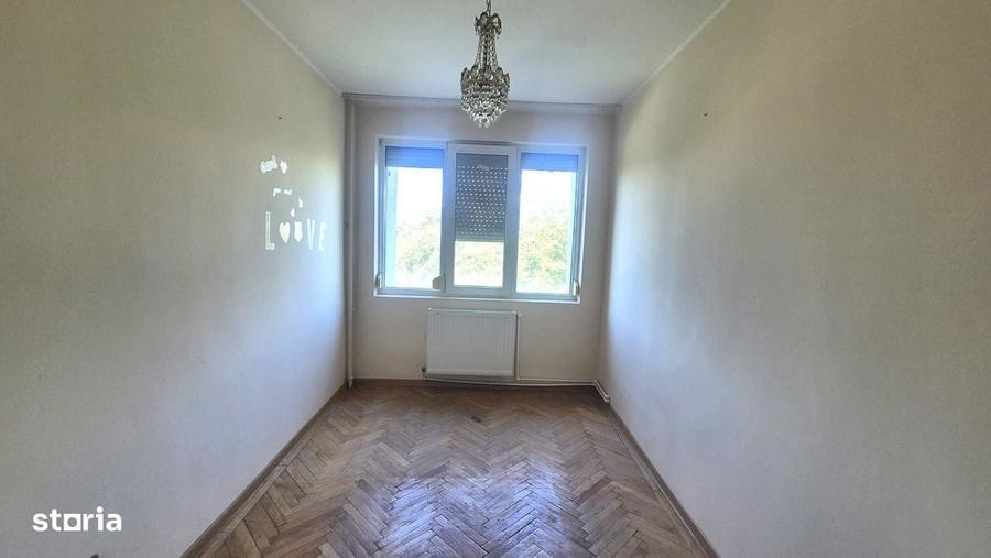 Apartament cu 3 camere semidecomandat în Țiglina 1