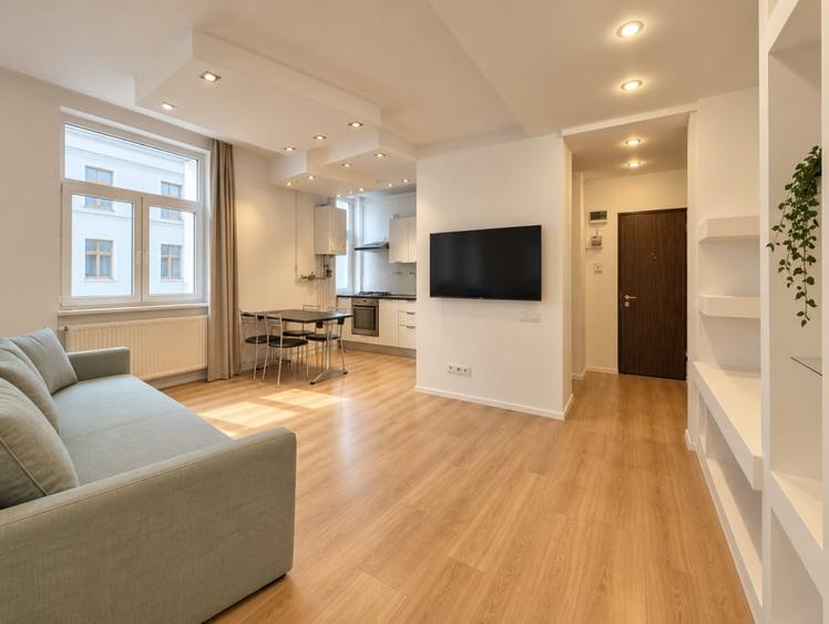 Apartament cu 2 camere decomandat, mobilat în Central