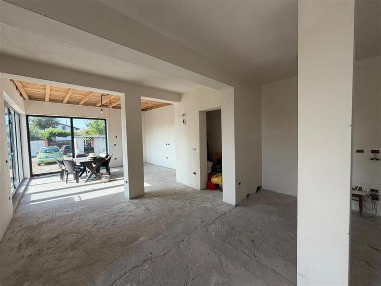 Duplex cu 3 camere cu Canalizare în Vânători