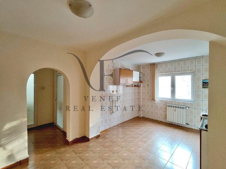 Apartament cu 3 camere semidecomandat în Iancului