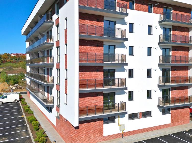 Apartament cu 3 camere semidecomandat în Galata