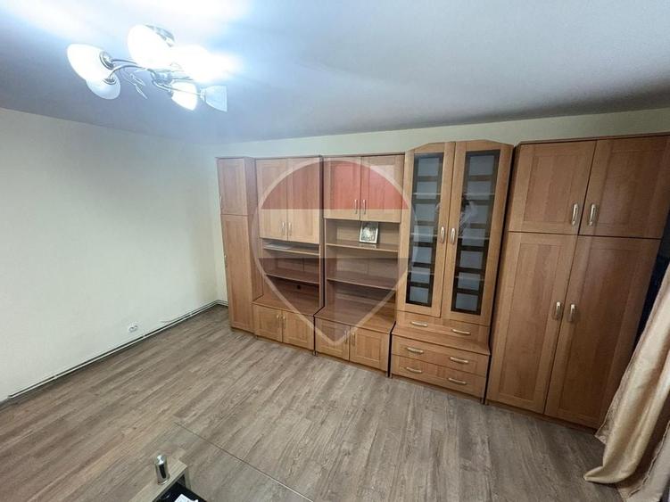 Apartament cu 3 camere decomandat, mobilat în Republicii