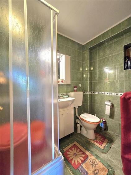 Casă individuală cu 6 camere cu Teren 1761 Mp în Izlaz