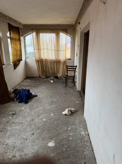 Casă cu 6 camere cu Teren 680 Mp în Domnești