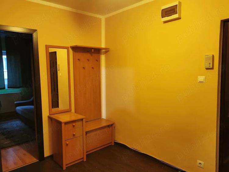 Apartament cu 3 camere decomandat în Vitrometan