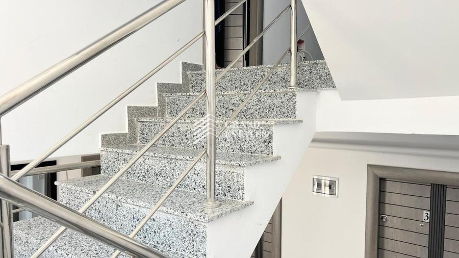 Apartament cu 3 camere semidecomandat, mobilat în Otopeni