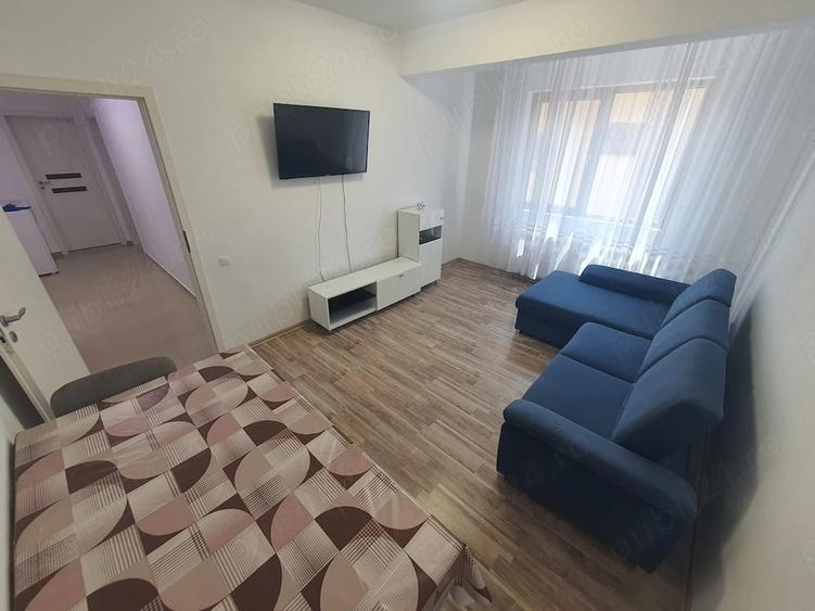 Apartament cu 3 camere decomandat în 1 Decembrie