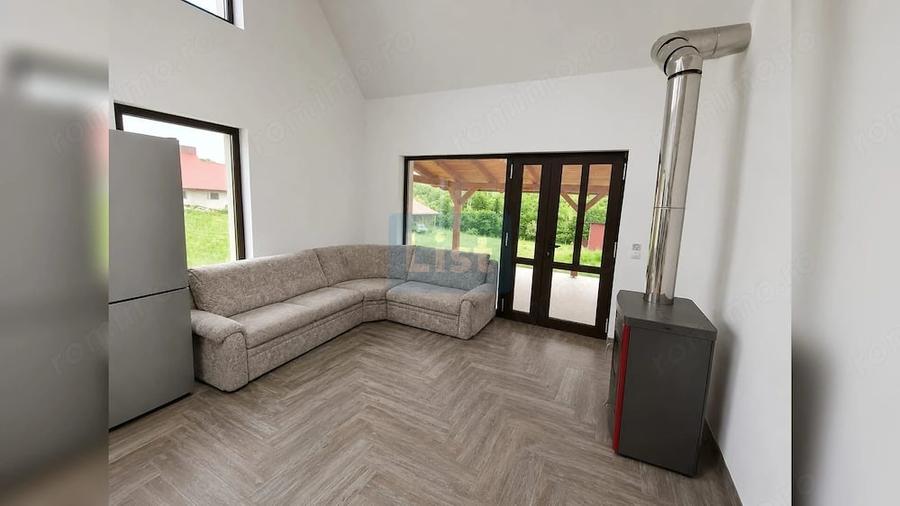 Casă cu 6 camere cu Teren 129800 Mp în Iacobești