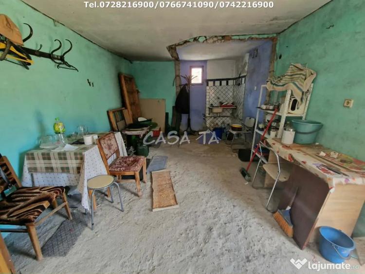 Casă cu 2 camere cu Teren 2554 Mp în Sănătești