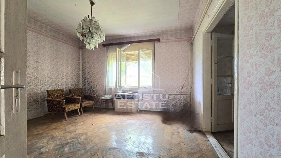 Casă cu 2 camere cu Canalizare în Central