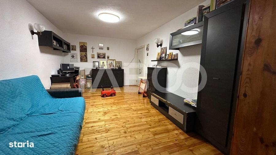 Apartament cu 3 camere decomandat în Turnișor