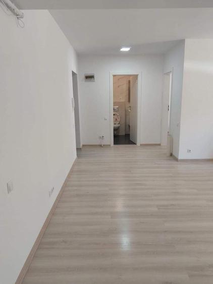 Apartament cu 2 camere semidecomandat, mobilat în Florești — fotografia 3