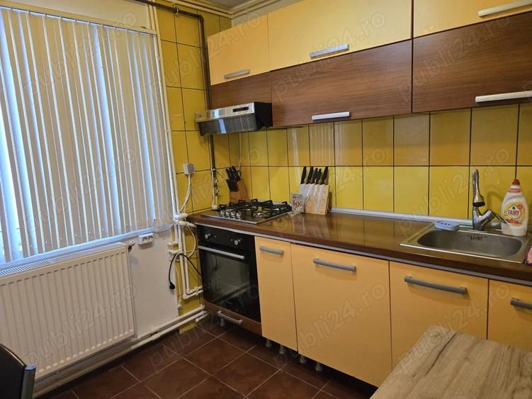 Apartament cu 3 camere decomandat în Sud