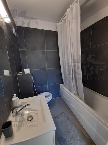 Apartament cu 3 camere semidecomandat, mobilat în Central