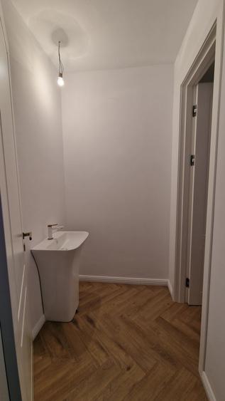Apartament cu 10 camere decomandat în Mihai Bravu