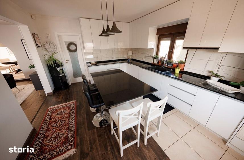 Casă cu 6 camere cu Teren 3700 Mp în Central