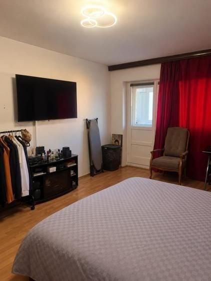Apartament cu 4 camere decomandat, mobilat în Tineretului