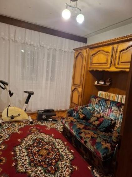 Apartament cu 3 camere decomandat în Aradului