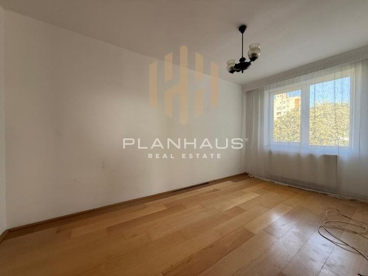 Apartament cu 3 camere semidecomandat în Central