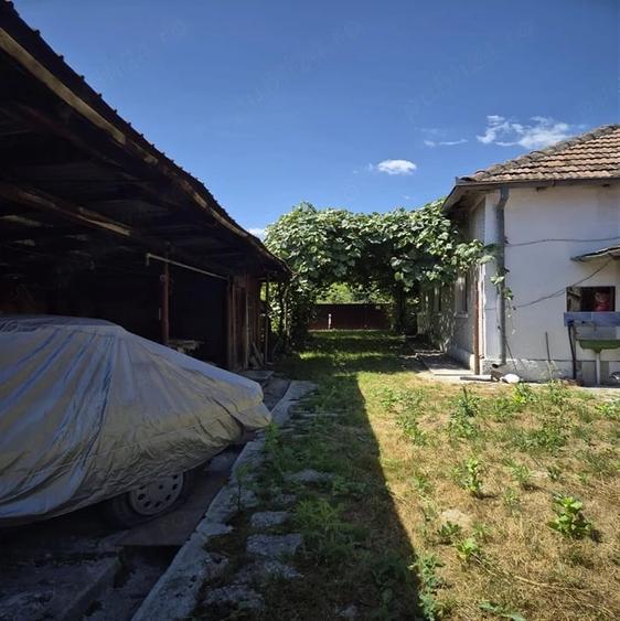 Casă cu 4 camere cu Teren 3646 Mp în Meieni