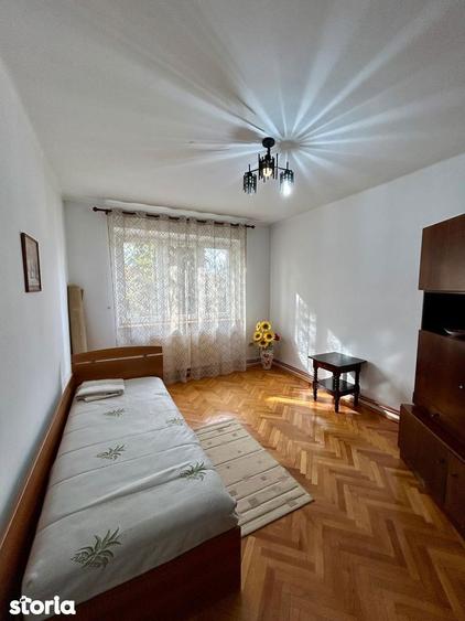 Apartament cu 3 camere decomandat în Republicii