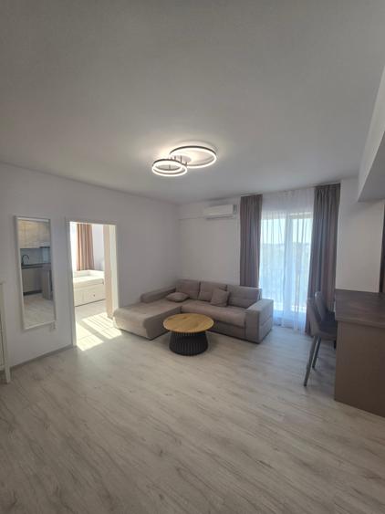 Apartament cu 3 camere semidecomandat în Central