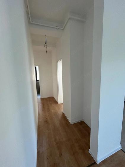 Apartament cu 3 camere semidecomandat în Aradului