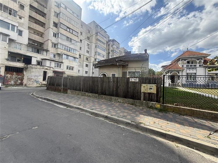 Casă cu 5 camere cu Teren 384 Mp în Banca Națională
