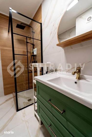 Apartament cu 3 camere semidecomandat în Central