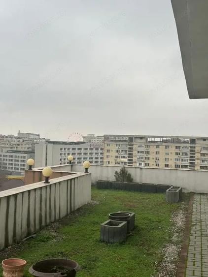 Apartament cu 5 camere decomandat în Central