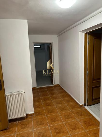 Casă individuală cu 9 camere cu Canalizare în Drumul Taberei