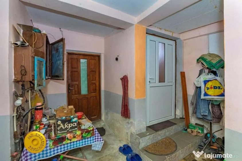 Casă cu 4 camere cu Teren 5232 Mp în Căldăraru
