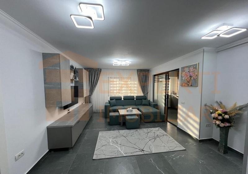 Apartament cu 2 camere decomandat, mobilat în Trocadero