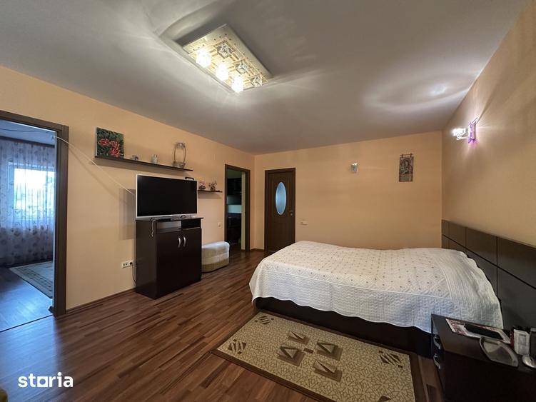 Casă cu 6 camere cu Teren 2250 Mp în Fulga