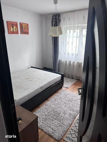 Apartament cu 3 camere decomandat în Cornișa